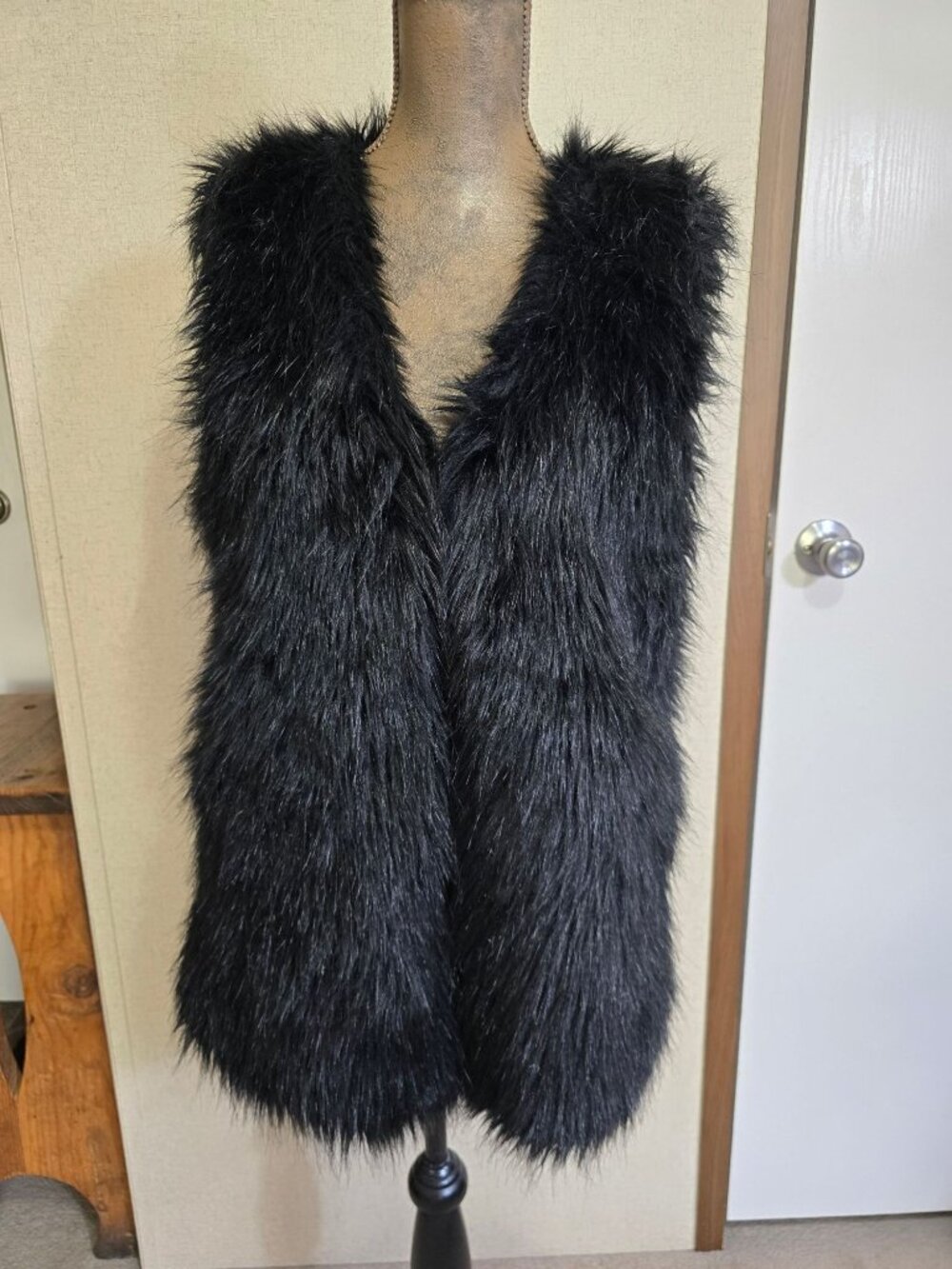 Binglianfushi Large Faux Fur Vest Black Classic Sleeveless Outerwear